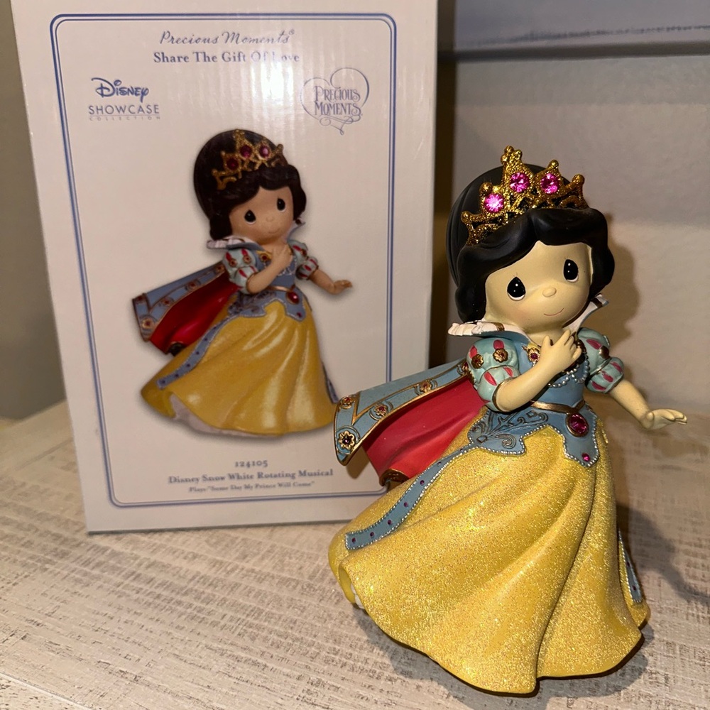 2012 Precious Moments Disney Snow White Rotating Musical 124105